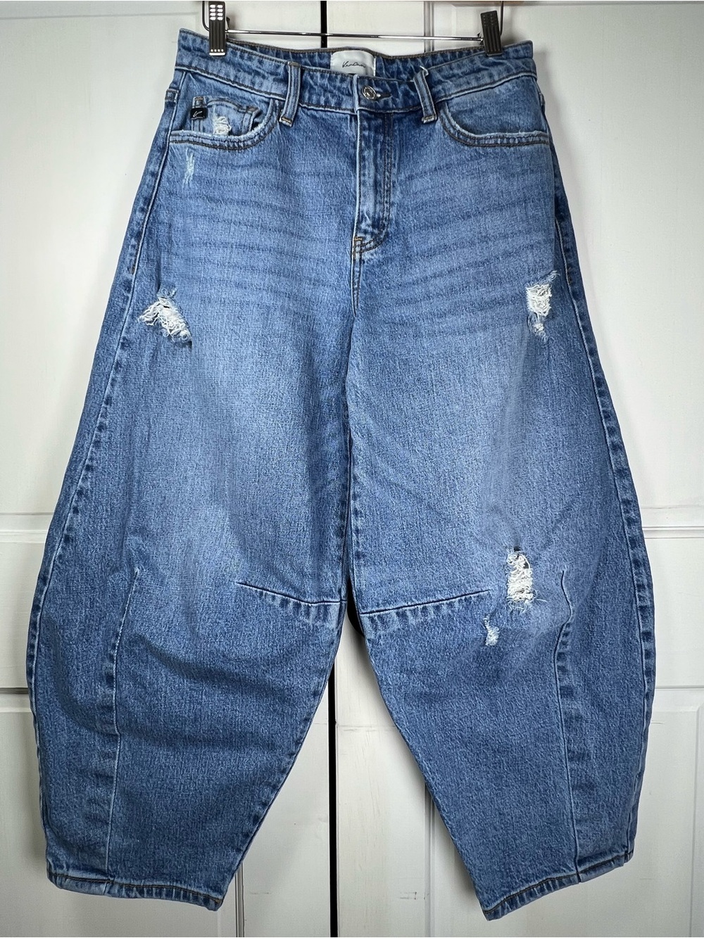 KanCan Women’s Distressed Barrel Jeans Pristine Condition Size 25 - Picture 2 of 6